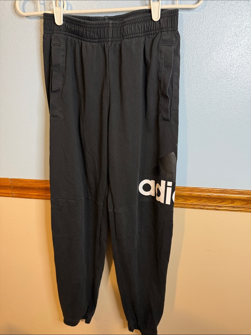 NWOT Adidas Essentials Men’s Black Big Logo Jersey Joggers Track Pants S